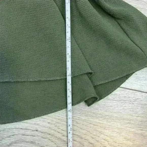 Boohoo Dark Green V-Neck Bell Sleeve Blouse Size S/M - Picture 8 of 8